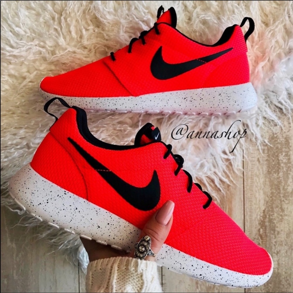 NWT Nike ID Custom Roshe One Neon Pink - Picture 2 of 8